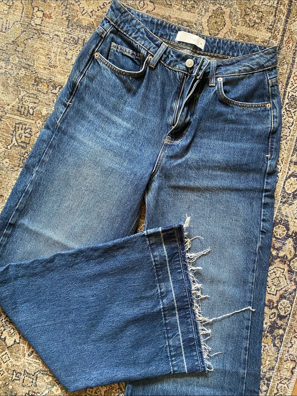 Zara Women's Medium Blue Wide-Leg Jeans with Frayed Hem